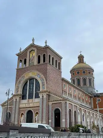 Photo de Santuario Maria S S Del Tindari
