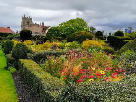 New Place Gardens