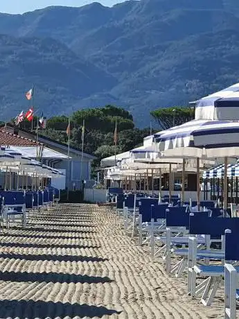 Photo de Bagno Tirreno di Tritone