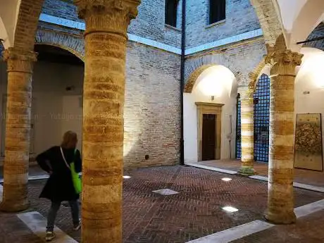 Photo de Casa della Poesia