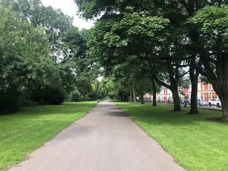 Photo de Walton Hall Park