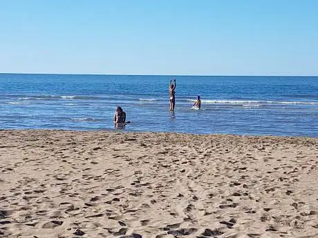Photo de Spiaggia Brussalona
