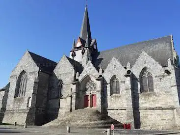 ?glise Saint-Pierre de Sérent