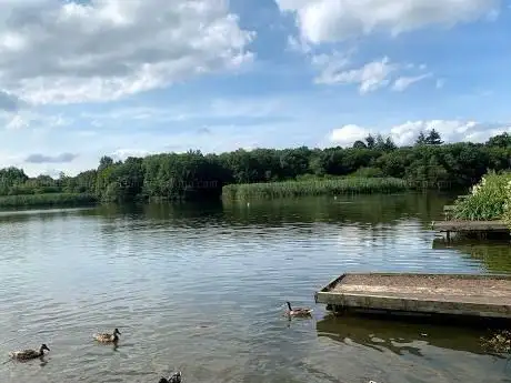Photo de Hedgecourt Lake