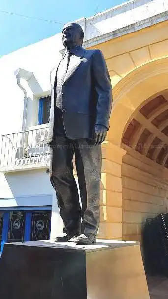 Statue de Jacques Chirac