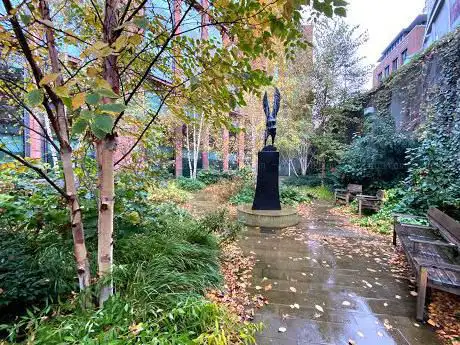 Photo de Distaff Lane Garden
