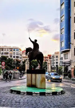 Photo de Monumento equestre a Francesc Cantó