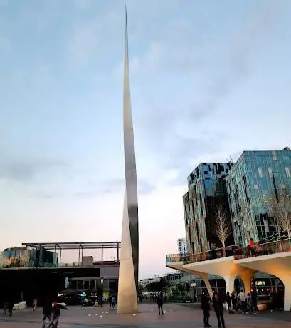 Photo de Peninsula Spire