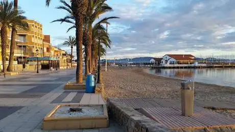 Photo de Playa de los MartÃnez