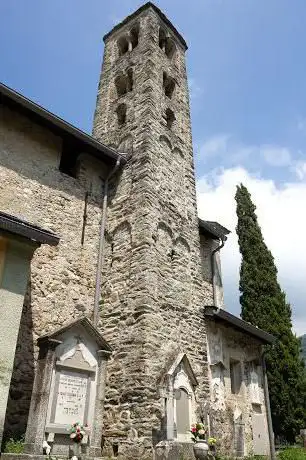 Chiesa Romanica Ss. Pietro e Paolo - Barni (co)