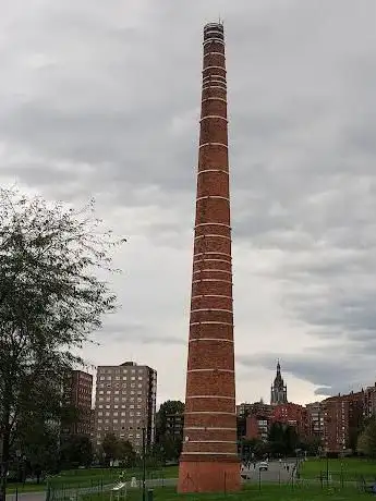 Photo de Chimenea Parque Etxebarria