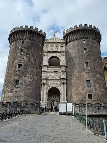 Photo de Castel Nuovo