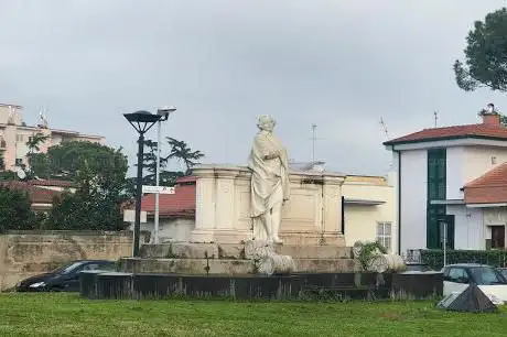 Photo de Monumento A Domenico Cimarosa
