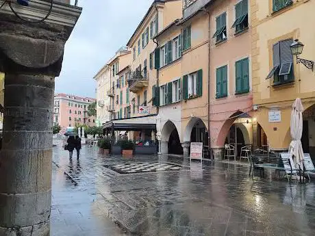 Portici medievali del vecchio borgo rapallese