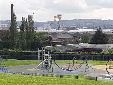 Photo de Grove Playing Fields