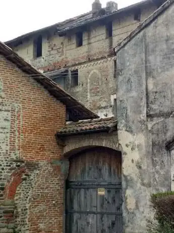La Pié di Liramo (X sec.) e resti Casaforte (XIV sec.)