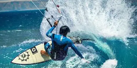 Photo de South Coast Kitesurf and Paddleboard School