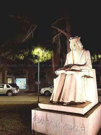 Monument a Ramon Muntaner