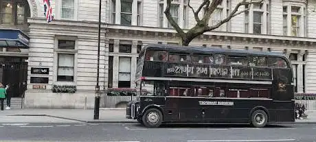 Photo de The London Time Tour Bus