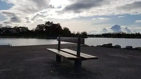 Le Banc face au Lac