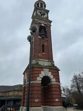 Photo de Thamesmead Clock Tower