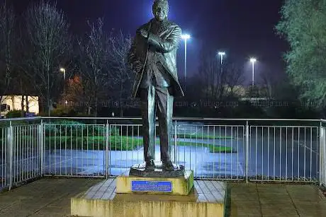 Don Revie Statue