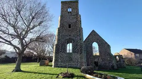 Photo de Hopton St Margarets Ruined Church.