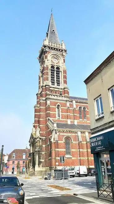 Photo de Saint Callista Catholic Church at Lambersart, Parish of the Holy Trinity
