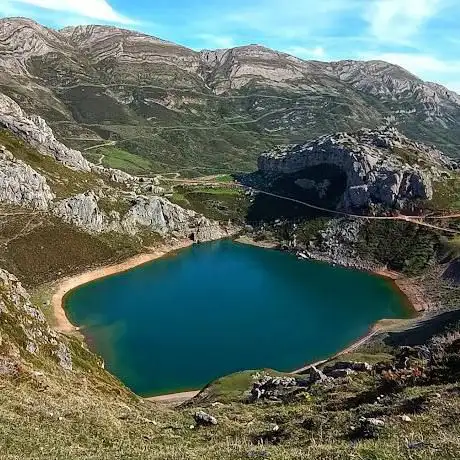 Photo de SERONDASTURIAS GUIAS DE MONTAÑA EN ASTURIAS TURISMO ACTIVO TA-363-AS