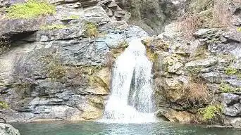 Wasserfall mit Becken