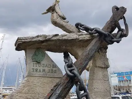 Scultura Ai Caduti Del Mare