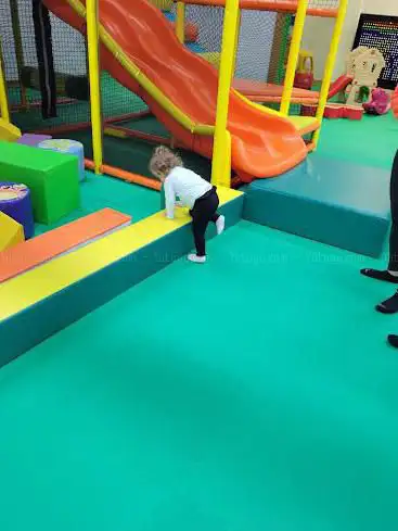 Photo de Peekaboo Playground