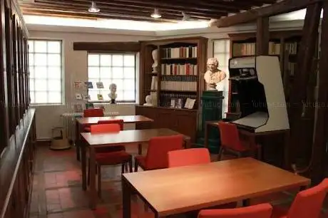 Bibliothèque d'études rousseauistes