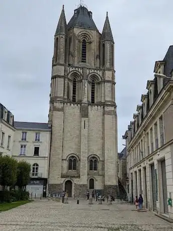 Photo de Tour Saint Aubin restes de l'Abbaye Saint Aubin (Monastery of St. Aubin)
