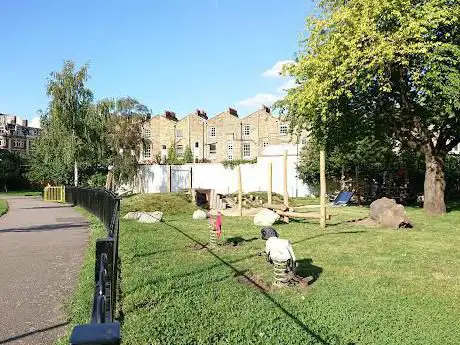 Photo de Shepherdess Walk Park