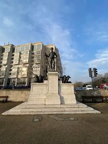 Photo de Machine Gun Corps Memorial