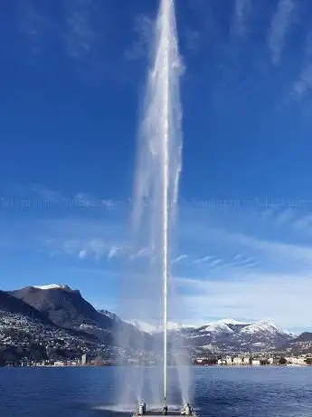 Photo de The Water Jet On The Bay Of Lugano