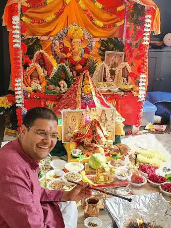Photo de Hindu Gujarati Priest- Siddharth Bhatt (Providing Services for Weddings Funerals and performing all kinds of Puja)