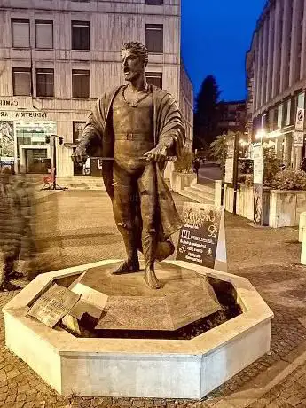 Photo de Statua dedicata a Mario Del Monaco