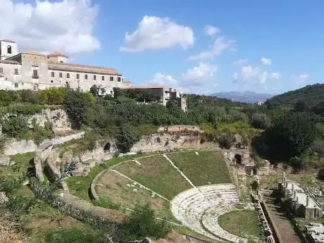Teatro romano di Suessa