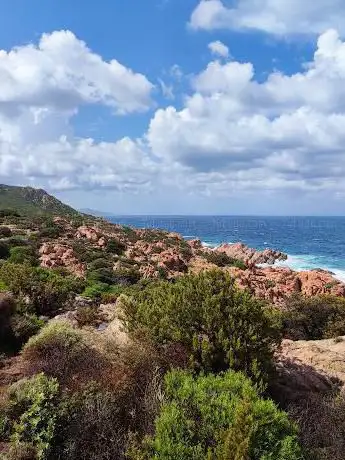 Sentiero costiero a Cala Tinnari