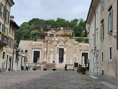 Photo de Infopoint di Brescia - Piazza del Foro