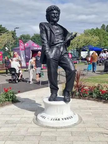 Photo de Bobby Ball Statue