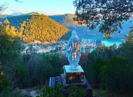 Photo de Madonna Dell'eco Piediluco  cima monte Caperno (Piediluco Bike park)