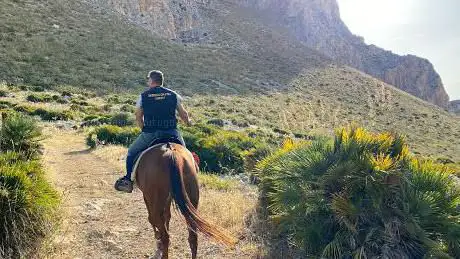 Photo de Cofano Trekking Horse Riding Sicily Occidental