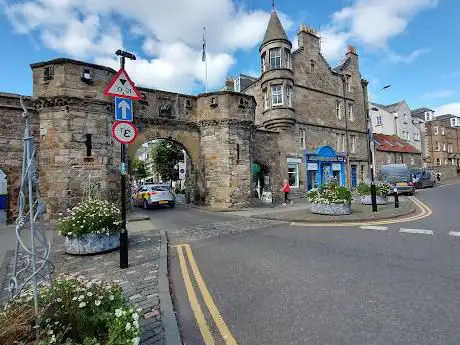 Photo de West Port Gate