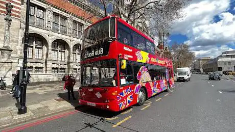Photo de Sightseeing Tours Hop-on Hop-off