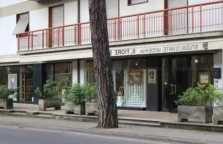 Photo de Studio D'Arte Moderna Il Fiore Di Diolaiuti Alberto &C.S.A.S.