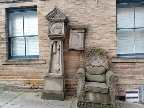 Grenpa Clock And Chair