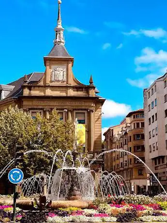 Photo de Plaza Merindades